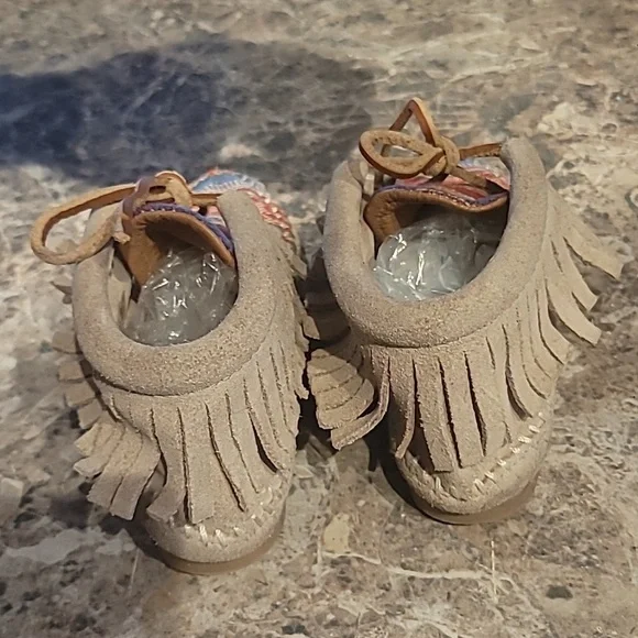 Minnetonka Leather Moccasin Boots For Girls Size 8 - Picture 5 of 5